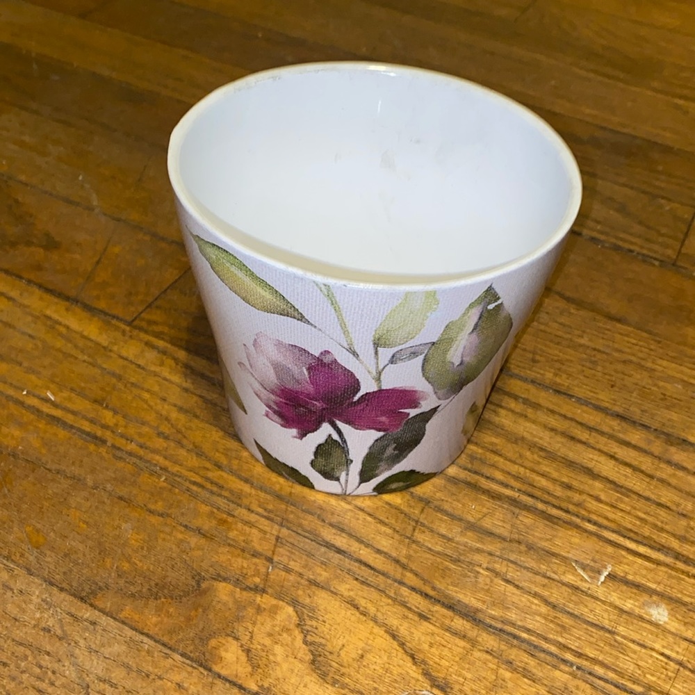 Ceramic decorative vase for plants with flower print
